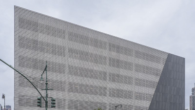 23 0504 MAN VERIZON GARAGE Thumbnail