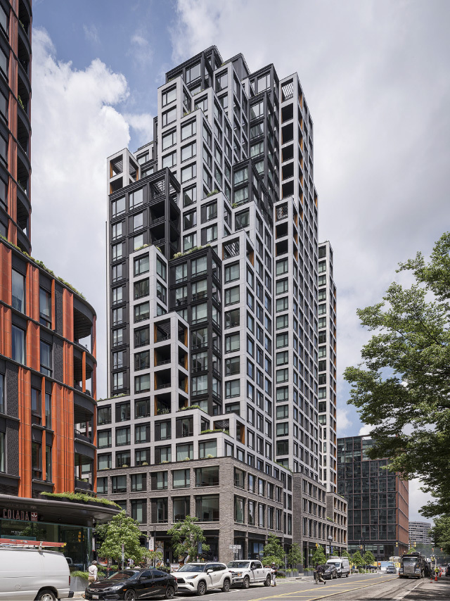 18 0667 MAN 1900 crystal drive north 6