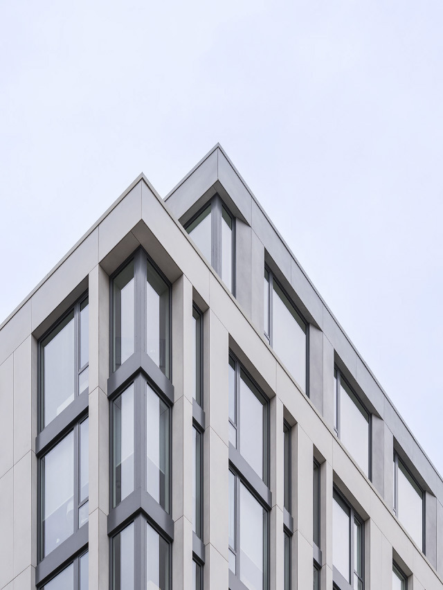 20 0453 PAR 144 First Street The Galleria 4