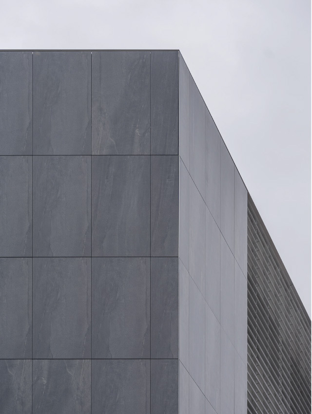 23 0504 MAN VERIZON GARAGE 2