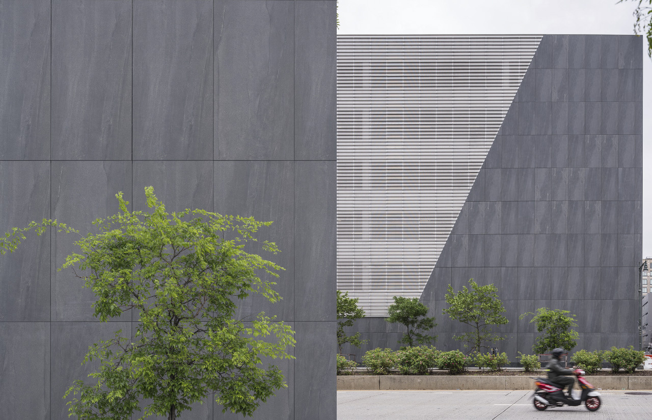 23 0504 MAN VERIZON GARAGE 3