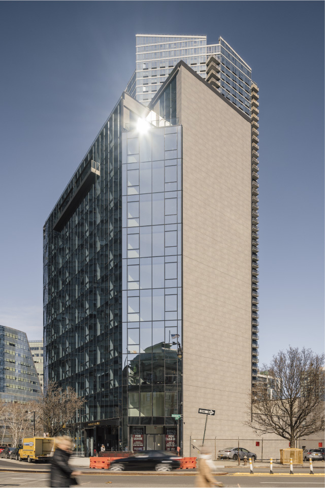 5 Court Square Large format porcelain rainscreen with glass facade