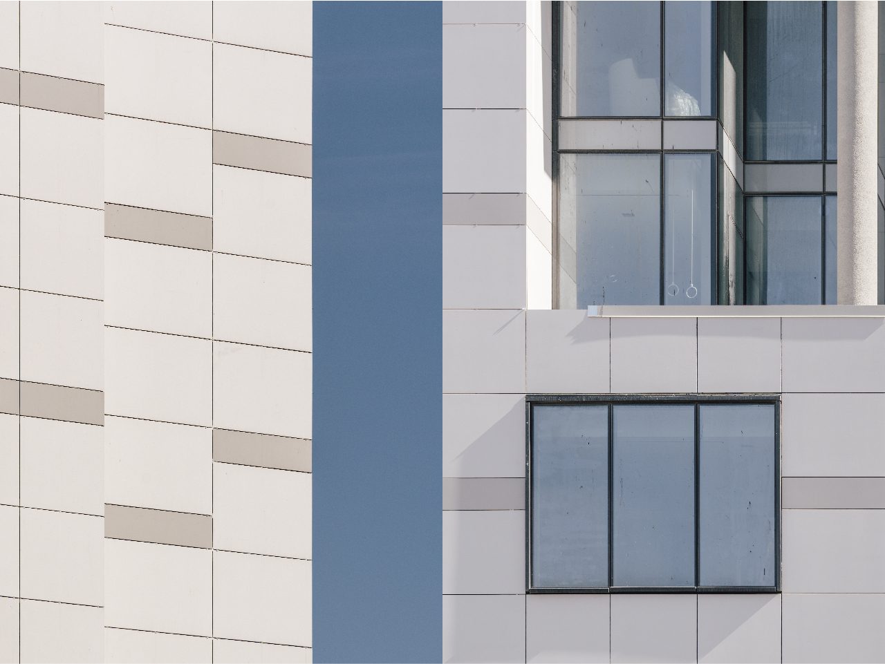 Courtyard by Marriott Hotel Combination of Porcelain Panels and coordination between panels and window